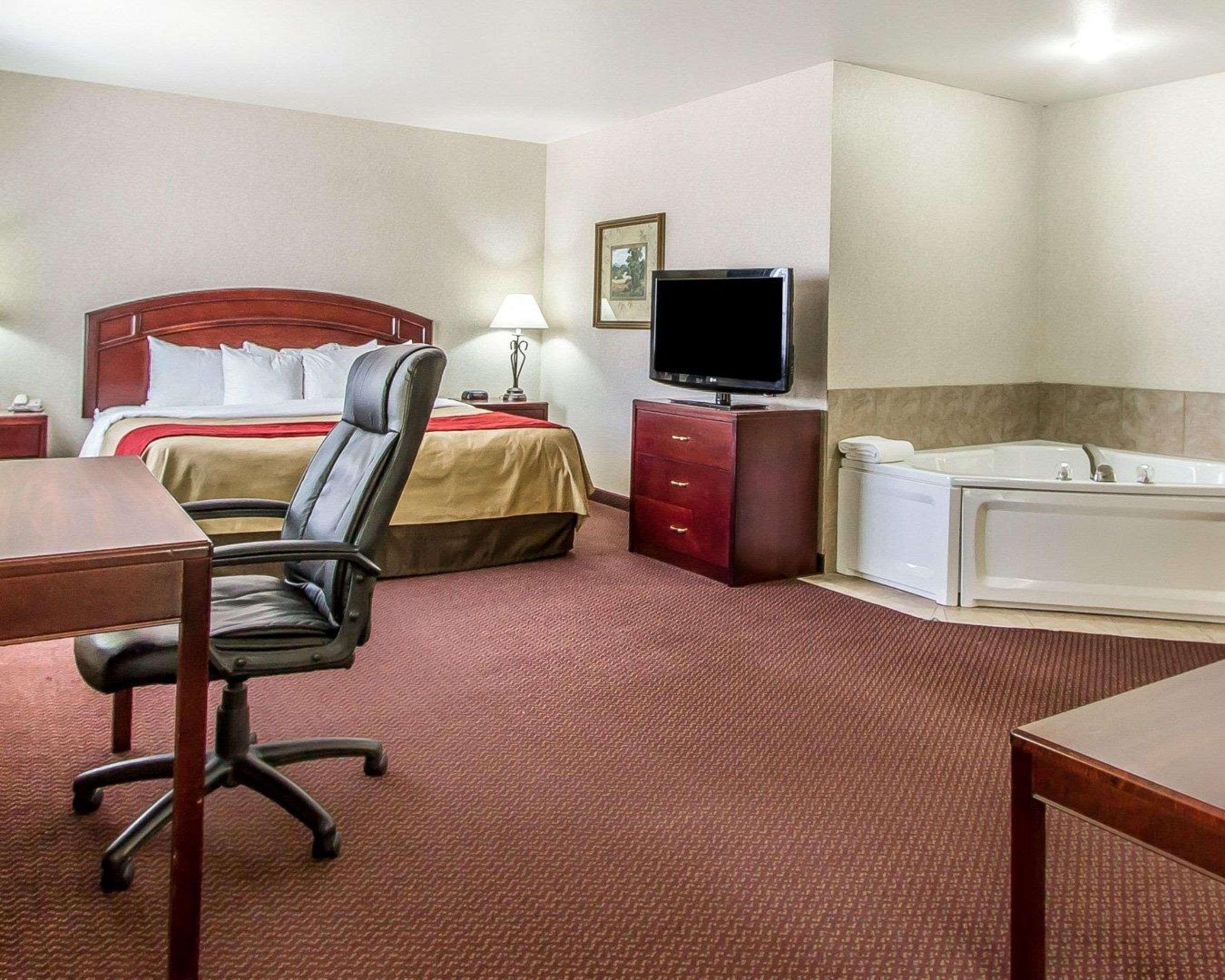 Quality Inn & Suites Fort Madison Near Hwy 61 Exterior foto
